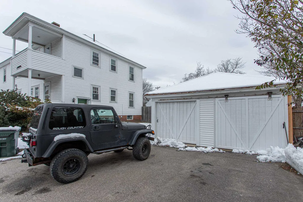 169 Calef Road Manchester NH 03103