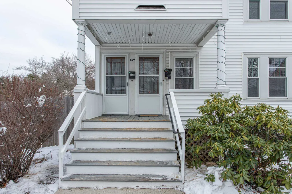 169 Calef Road Manchester NH 03103