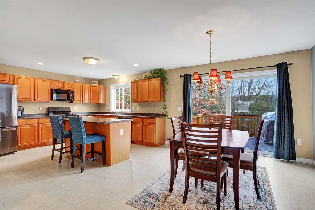 7a Canterberry Court Hudson NH 03051