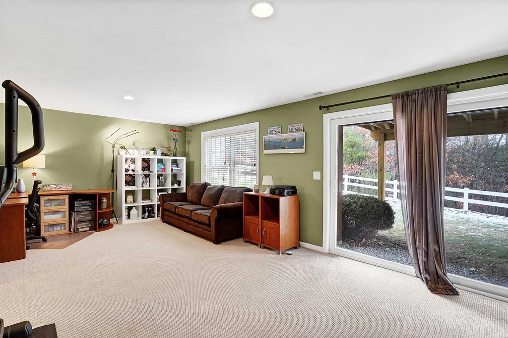 7a Canterberry Court Hudson NH 03051