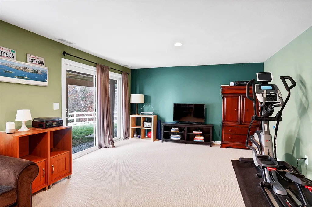 7a Canterberry Court Hudson NH 03051
