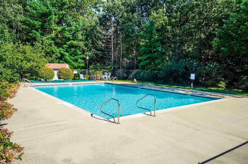 7a Canterberry Court Hudson NH 03051
