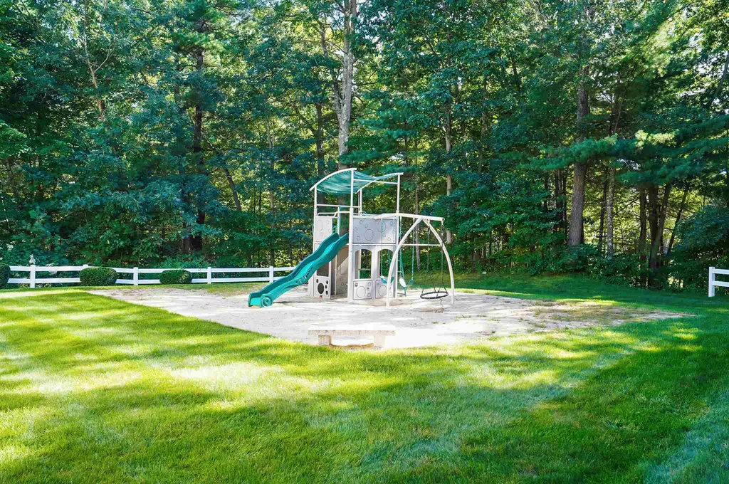 7a Canterberry Court Hudson NH 03051