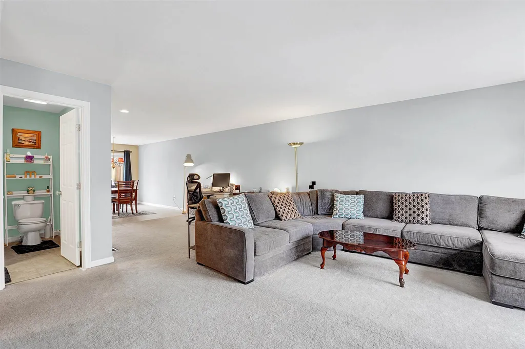 7a Canterberry Court Hudson NH 03051