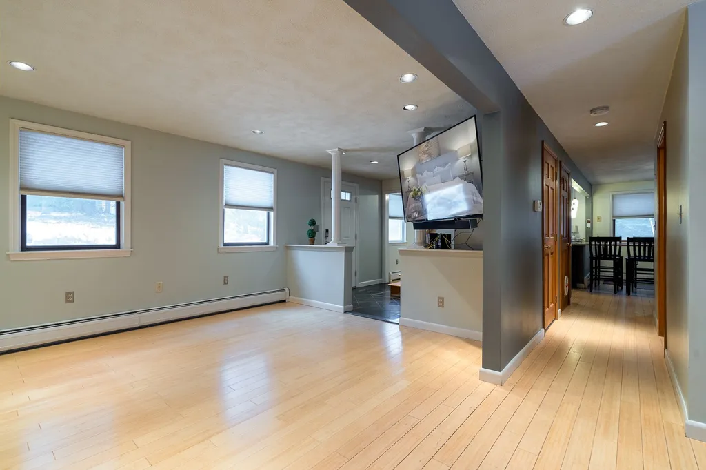12 Rangeway Avenue Sandown NH 03873
