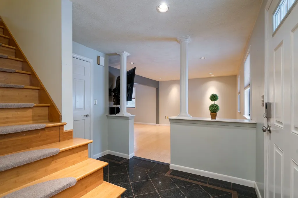 12 Rangeway Avenue Sandown NH 03873
