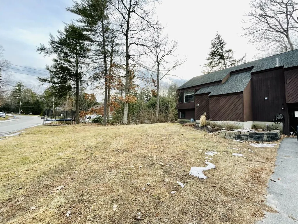33 Boxwood Circle Milford NH 03055