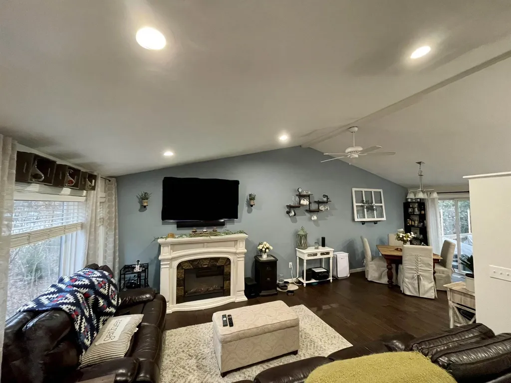 33 Boxwood Circle Milford NH 03055