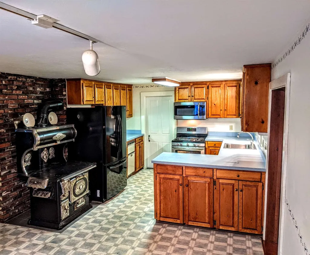 98 Parade Road Meredith NH 03253