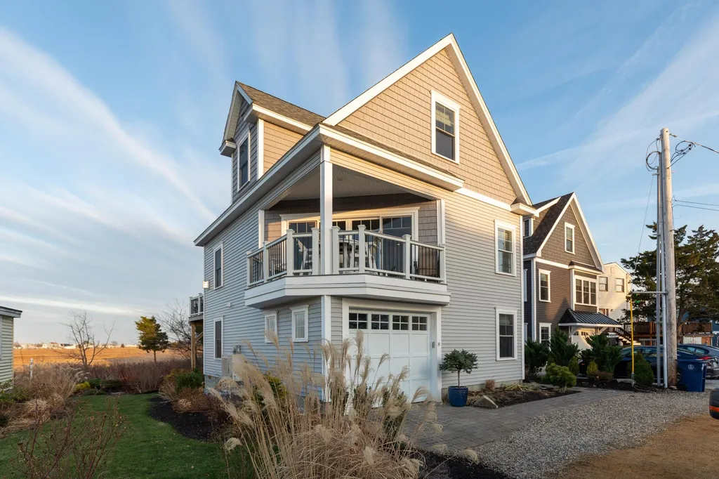8 Ina Avenue Hampton NH 03842
