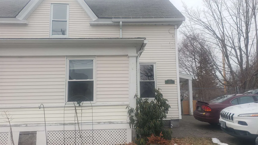 28 Pleasant Street Salem NH 03079