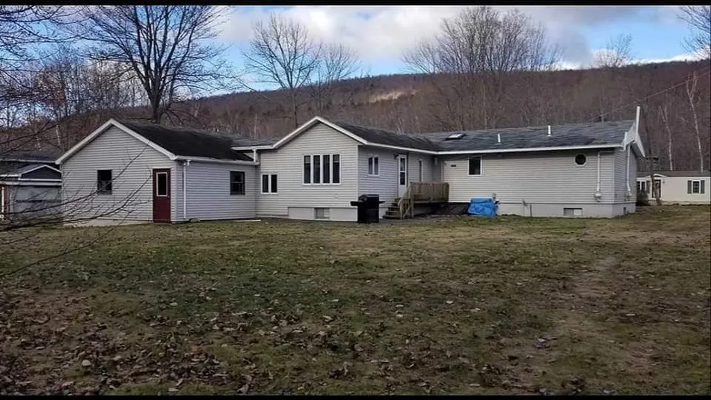 28 Ray Street Gorham NH 03581