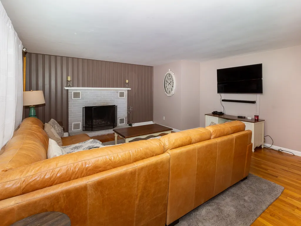 16 Bunker Hill Avenue Stratham NH 03885
