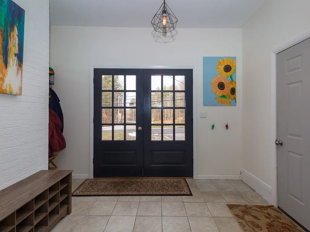 16 Bunker Hill Avenue Stratham NH 03885