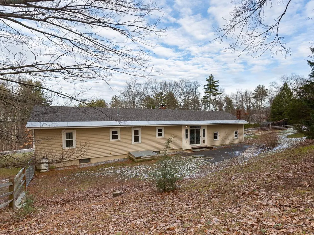 16 Bunker Hill Avenue Stratham NH 03885