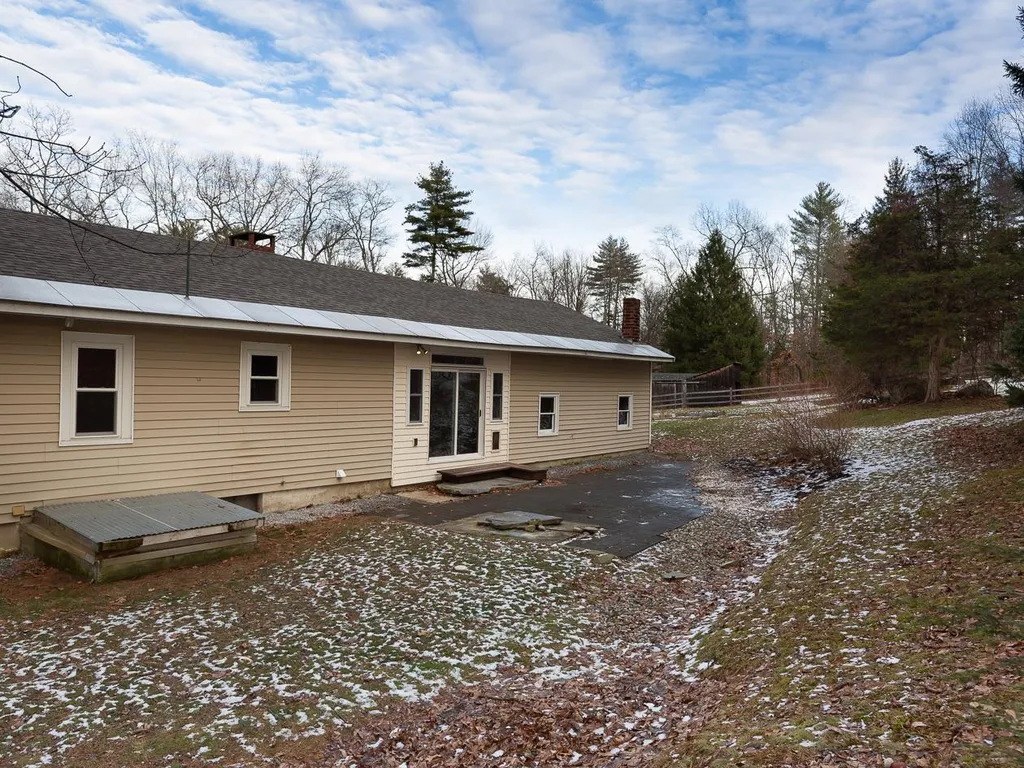 16 Bunker Hill Avenue Stratham NH 03885