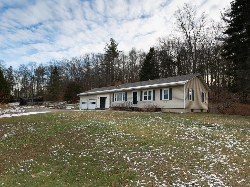 16 Bunker Hill Avenue Stratham NH 03885