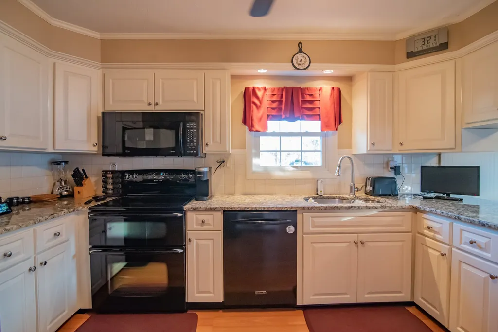 14 Senter Street Salem NH 03079