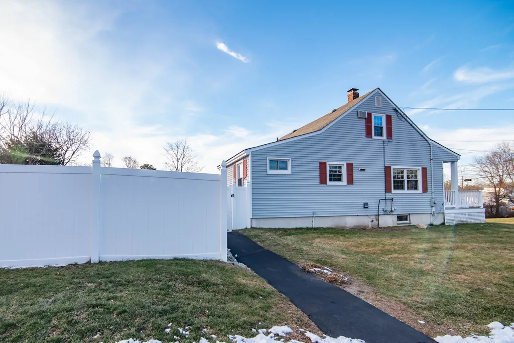 14 Senter Street Salem NH 03079