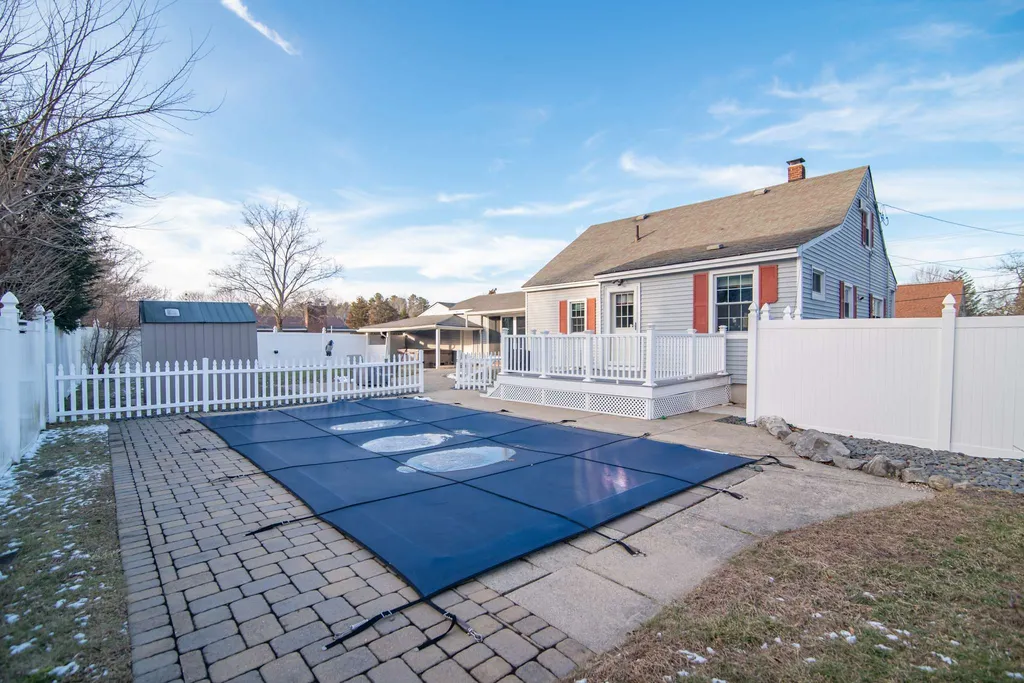14 Senter Street Salem NH 03079