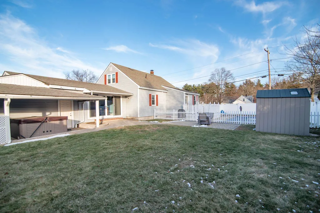 14 Senter Street Salem NH 03079