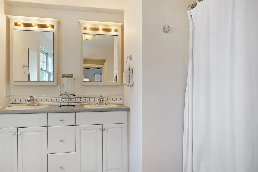 70 Marblehead Road Windham NH 03087