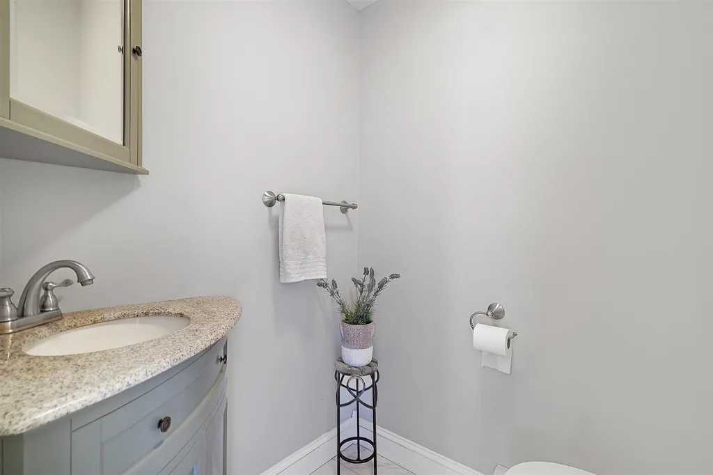 70 Marblehead Road Windham NH 03087