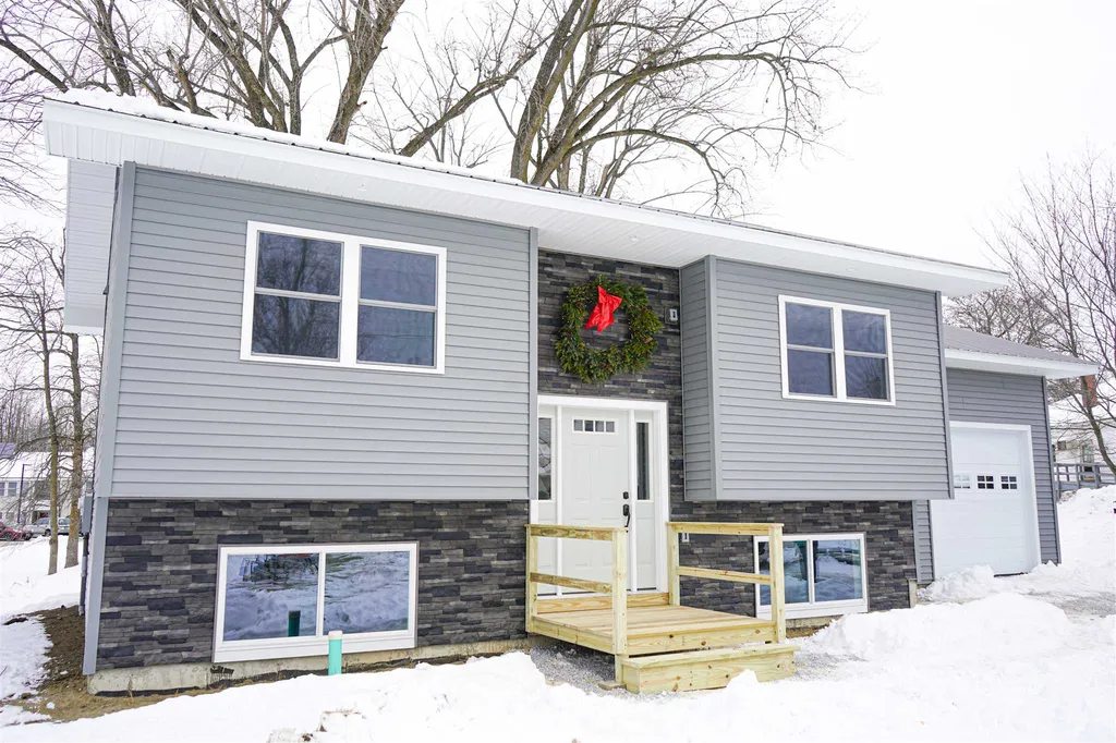 26 Lake Street Alburgh VT 05440