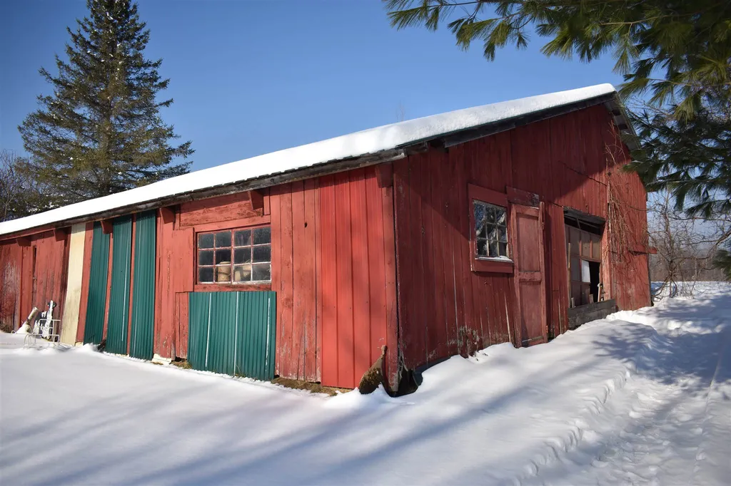 12 Smith Bridge Road Plymouth NH 03264