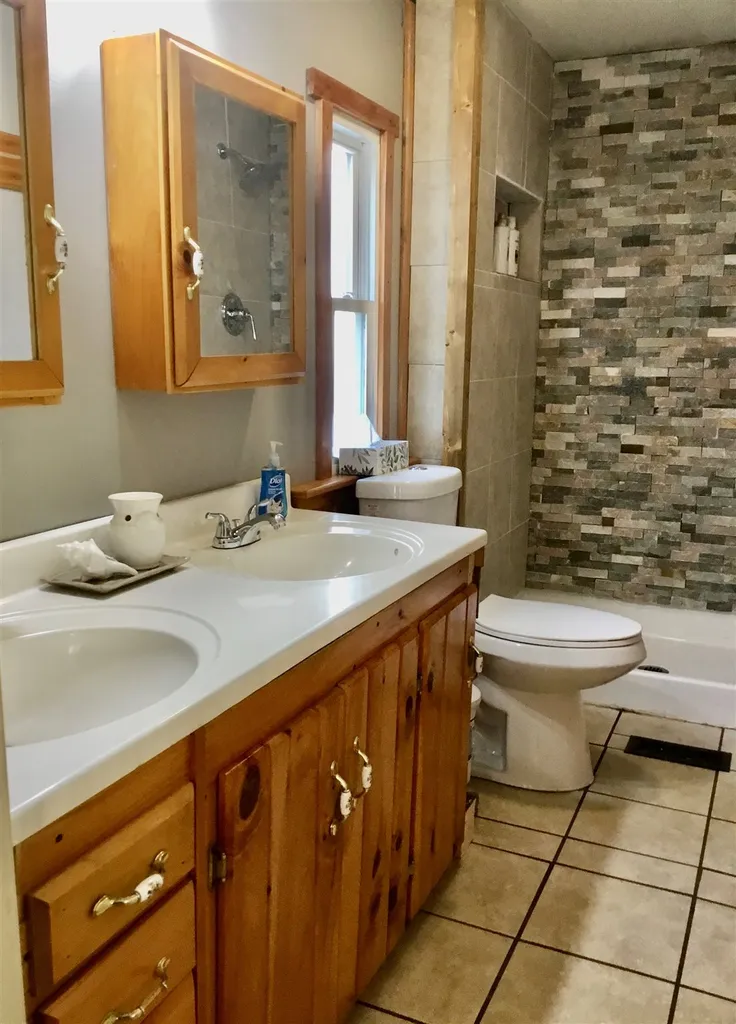 385 Shaw Road Northfield NH 03276
