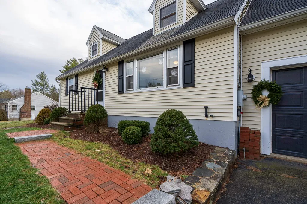8 Gary Lane Exeter NH 03833
