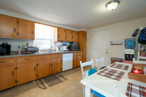8 Gary Lane Exeter NH 03833