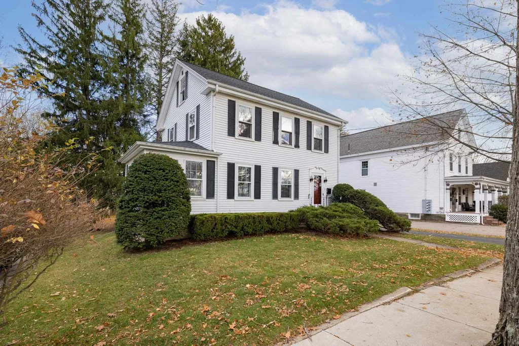 179 Woodbury Avenue Portsmouth NH 03801