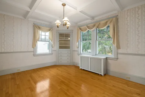 179 Woodbury Avenue Portsmouth NH 03801
