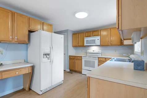 37 Lexington Court Hudson NH 03051