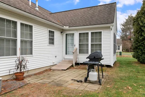 37 Lexington Court Hudson NH 03051