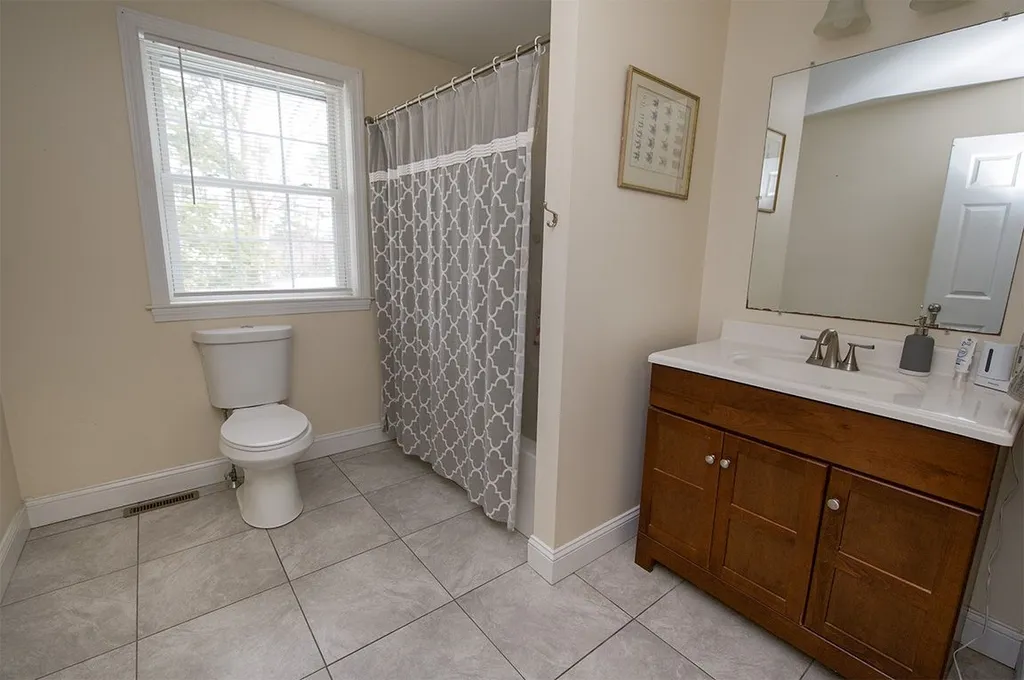 5 Aruda Road Sandown NH 03873