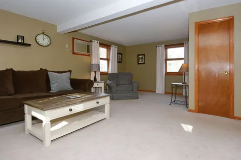 16 Beacon Hill Road Derry NH 03038-4380