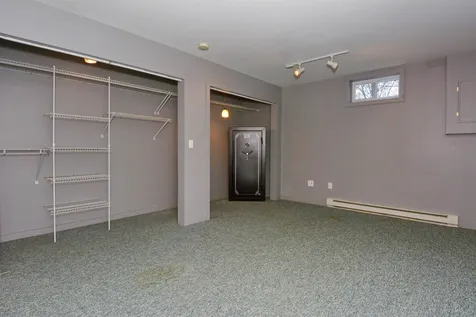 16 Beacon Hill Road Derry NH 03038-4380