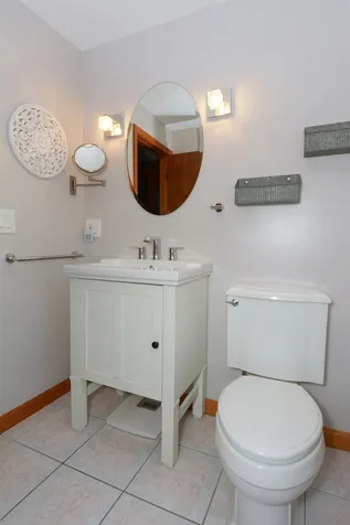 16 Beacon Hill Road Derry NH 03038-4380