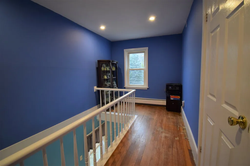 27 West Main Street Newton NH 03858