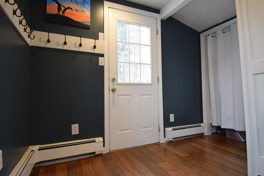 27 West Main Street Newton NH 03858
