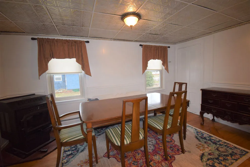27 West Main Street Newton NH 03858