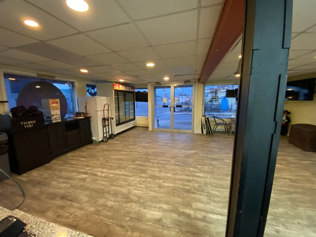 27 B Street Hampton NH 03842