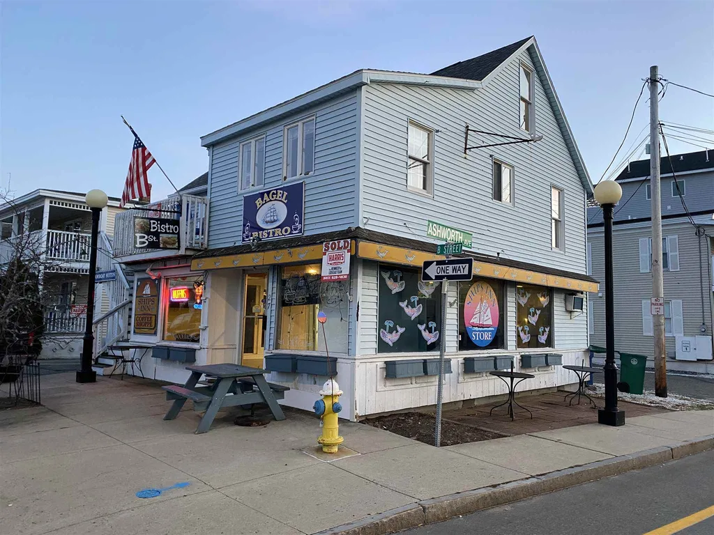 27 B Street Hampton NH 03842