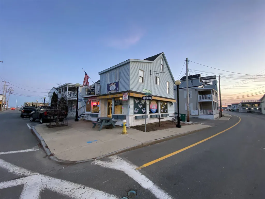 27 B Street Hampton NH 03842