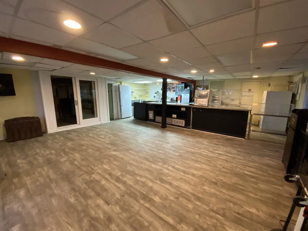 27 B Street Hampton NH 03842