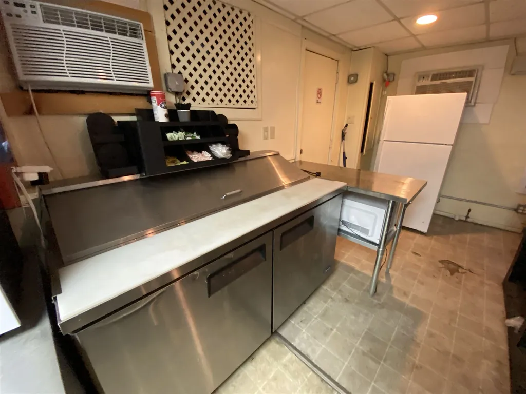 27 B Street Hampton NH 03842