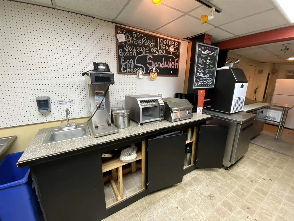 27 B Street Hampton NH 03842