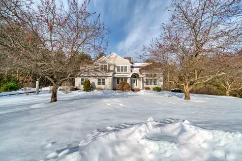 11 Jenny Hill Lane Nashua NH 03062